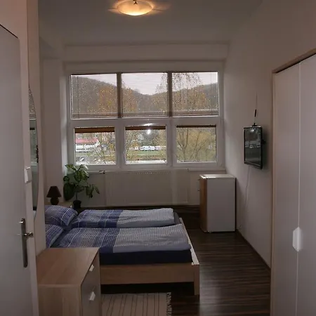 Boathouse Hostel *