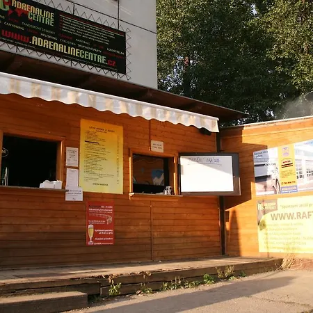 Boathouse Albergue Praga