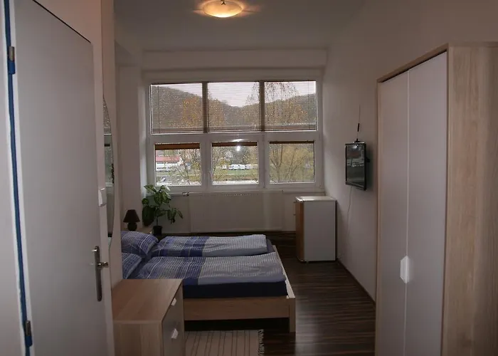 Boathouse Hostel *